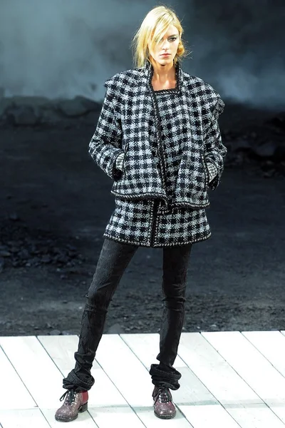 Look 10